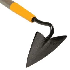 Ames Warren Triangular Hoe, 4.75-inch Width -Garden And Outdoor Shop 7wh 2