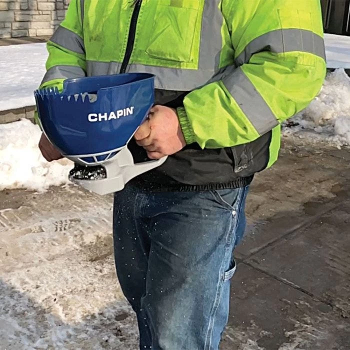 Chapin Hand-Crank Salt Spreader, 1-3/5-Liter Capacity 2 Chapin Hand-Crank Salt Spreader, 1-3/5-Liter Capacity - Image 2