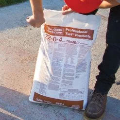 The Andersons 22-0-4 Turf Fertilizer With Trimec Post-Emergent Herbicide, 40lb Bag -Garden And Outdoor Shop a2250wf4 3